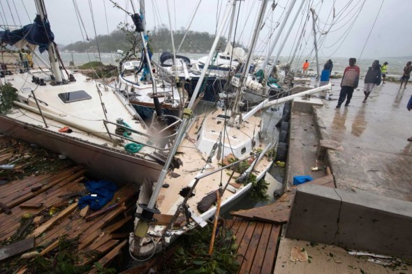 barche distrutte ciclone pam 2015