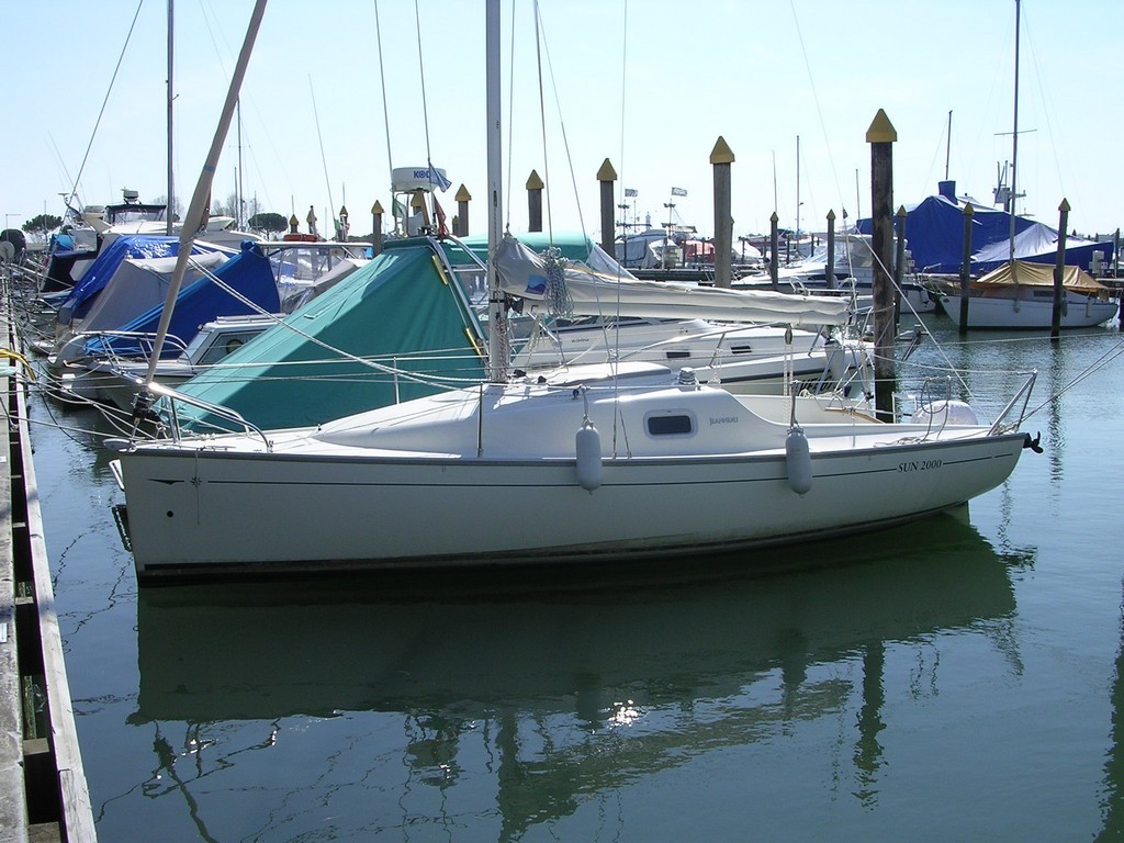 jeanneau-sun_2000-05